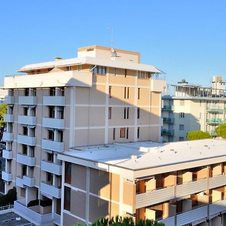 Condominio Bristol Бибионе Экстерьер фото