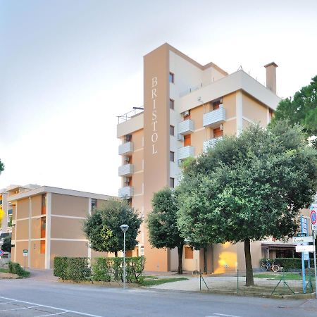 Condominio Bristol Бибионе Экстерьер фото