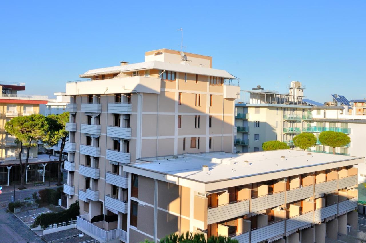 Condominio Bristol Бибионе Экстерьер фото