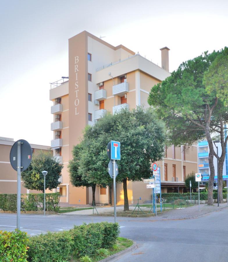 Condominio Bristol Бибионе Экстерьер фото