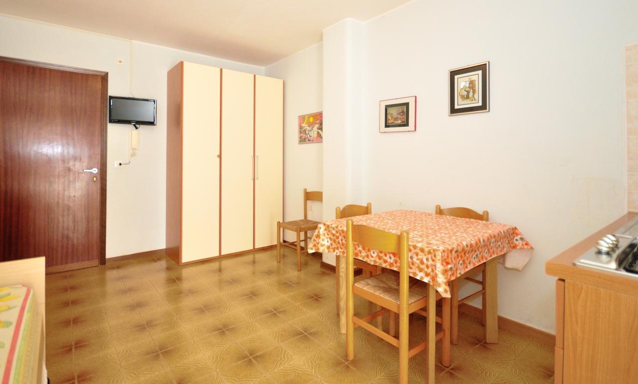 Condominio Bristol Бибионе Экстерьер фото